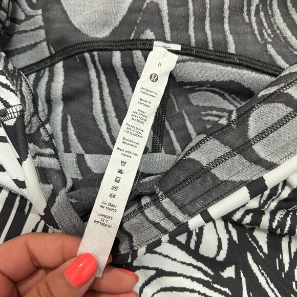 Lululemon Swift Speed Tight 28" - Sz 8 Spin Off Jacquard Vapor Graphite EUC - Picture 3 of 5